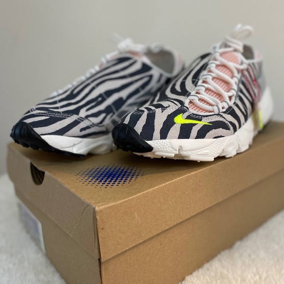 Nike shoes - Picture 1 of 3